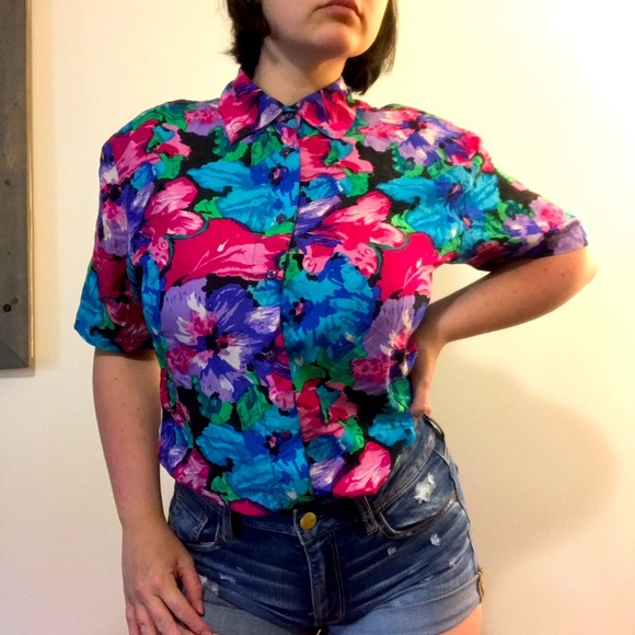 Tops - 🖤5/$15🖤Vintage 100% Silk Floral Blouse
